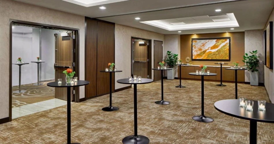 Your Guide to the Best Accommodations Near Javits Convention Center, NYC
